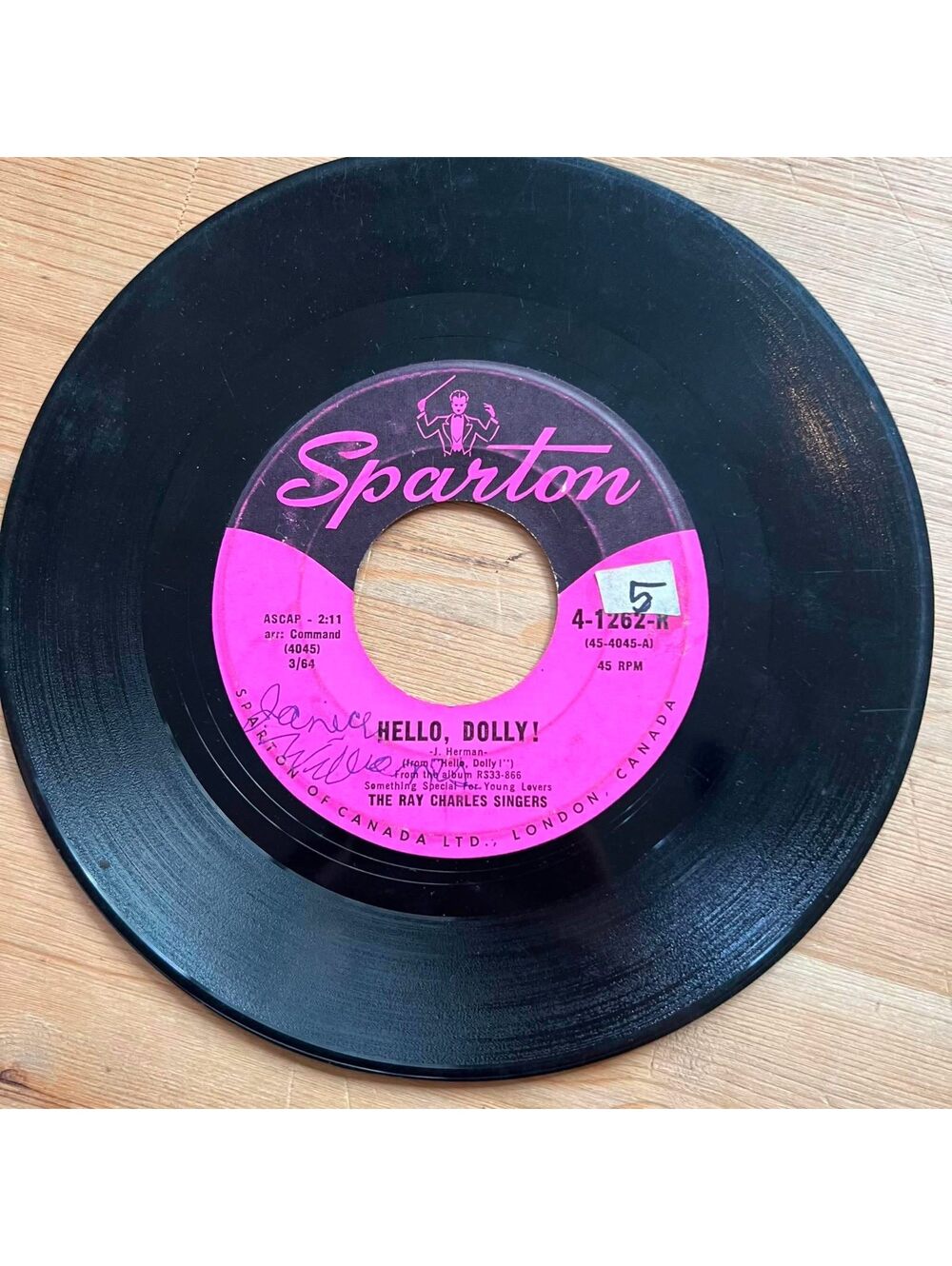 The Ray Charles Singers -Hello, Dolly!/Love me with all your Heart 45rpm VG+ R10